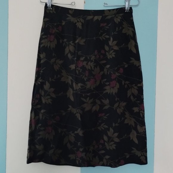 Harold's Floral Skirt - Picture 7 of 8